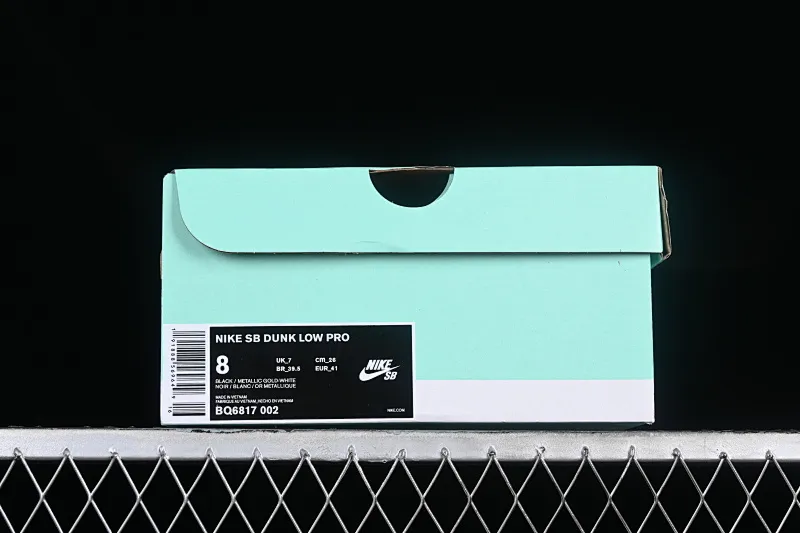 All categories Nk SB Dunk series Nk SB Dunk Low low-top sneakers K version Nk SB Dunk Low black and white gold dunk series low-top casual sports skateboard shoes BQ6817-002